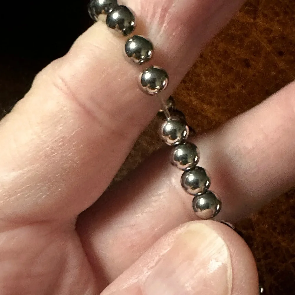 Beaded silver tone with pearl and heart charm bracelet with silver tone toe ring
